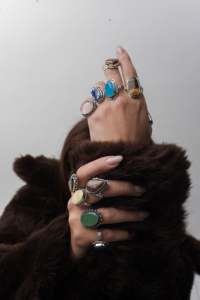 ชุดเครื่องประดับแฟชั่นสำหรับผู้หญิงชุดหนามเตยผสมคริสตัลคละขนาดทำจากทองเหลืองแท้ไม่เหมือนใคร - Product Image 6