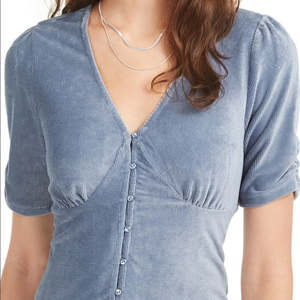 Top casual da ragazzo American Rag, blu scuro, taglia extra small, in velluto a costine con maniche arricciate e chiusura con cerniera - Product Image 2