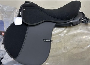 Selle de cheval en cuir synthétique PU tout usage pour le saut d'obstacles et le dressage, confortable et résistante pour l'équitation anglaise - Product Image 2