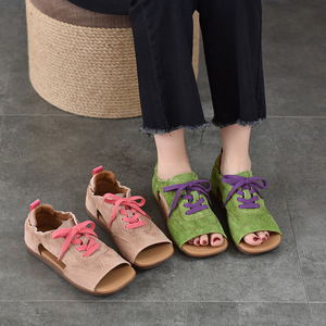 Chaussons d'intérieur en cuir souple pour femmes avec semelle intérieure rembourrée, confortables et décontractés, et claquettes classiques en cuir pour hommes - Product Image 3