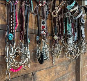 Cabecera de cuero mecanizada a mano clásica occidental de alta demanda para caballos Brida tallada elegante para montar en vaquero - Product Image 5