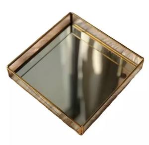 Bandeja de servicio redonda dorada con acabado de gama alta Bandeja de desayuno de metal decorativa de mármol ecológica - Product Image 4