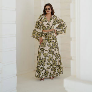 Robe midi à manches bouffantes en bronze Raven, style bohème, pour jardin, gala, ou tenue d'été, coupe féminine et raffinée, motif floral, taille naturelle, écologique 100% - Product Image 1