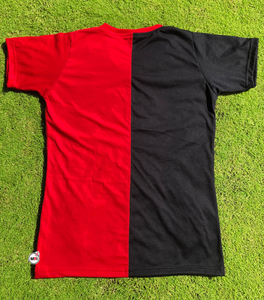 T-shirt d'été respirant et écologique en jersey de coton à manches courtes et col en V rouge et noir bicolore de haute qualité pour femmes - Product Image 4