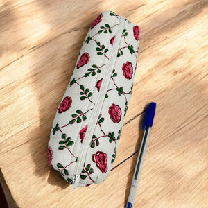 Trousse à crayons pour filles et garçons avec imprimé floral à la main, tissu 100% coton léger, facile à laver - Product Image 1