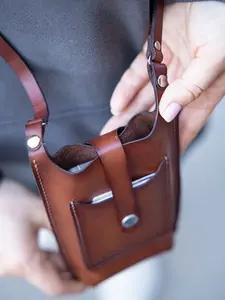 Bolso para Teléfono de Cuero Genuino de Alta Calidad, Accesorio Ideal para Mujeres Elegantes y Prácticas, Directo del Fabricante - Product Image 6