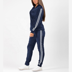 Conjunto Deportivo de Dos Piezas para Mujer con Logotipo Personalizado, Sudadera con Capucha y Pantalones Jogger Acampanados de Invierno, Marca Privada, Suministro de Fábrica OEM - Product Image 2