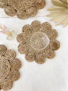 Napperons en jonc de mer fabriqués au Vietnam vaisselle décorative tissée à la main en forme de fleur - Product Image 5