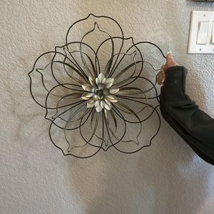 Diseño floral de arte de pared de metal hecho a mano único para interiores de casas modernas con detalles artísticos elegantes para Decoración - Product Image 3