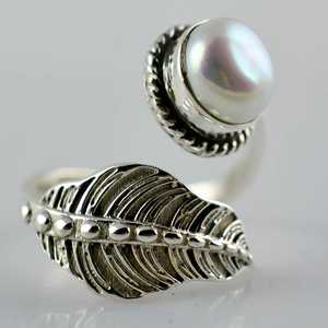 Anillo Hecho a Mano con Perla de Agua Dulce y Plata de Ley 925, Joyería Boho con Piedra de Nacimiento de Junio, Regalo Perfecto para su Cumpleaños o Aniversario - Product Image 4