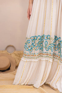 Robe maxi kaftan bohème brodée, col en V, coupe ample, robe longue, nœud à glands, manches cloche, taille naturelle, écologique - Product Image 6