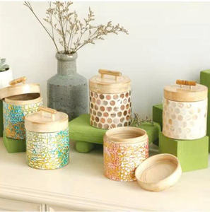 Pot en bambou décoratif en nacre avec incrustation de coquillages, fait à la main au Vietnam, pour le rangement et les cadeaux - Product Image 5