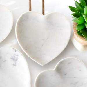 Plateau de service en marbre sculpté à la main de luxe Plat décoratif floral avec pierre en forme de coeur Artisanat Figurine religieuse Gravure - Product Image 2