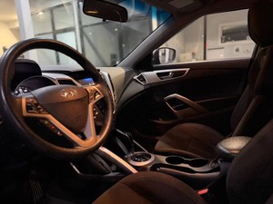 Auto Usado Confiable, Hyundai Veloster 2016, 3 Puertas, Hatchback, con Interior Negro - Product Image 4