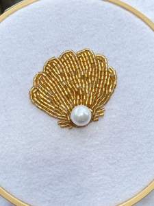 Llavero de Fresa con Cuentas: Cierre de Concha Dorada, Adorno para Bolso - Product Image 2