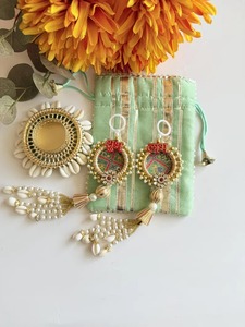 Ensemble suspendu Shubh Labh avec potlis en gota |   Ensemble de 3 pièces pour Diwali, salle de prière et décoration intérieure |   Ensemble cadeau festif Toran - Product Image 3