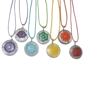 Choko-Reiki pierre semi-précieuse artisanat sculpté à la main agate naturelle pierre précieuse Chakra disque pendentif Feng Shui Style gravé Chakra - Product Image 6