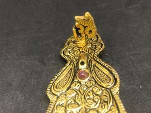 Le porte-bâtons d'encens en métal en forme de poisson Om de qualité supérieure s'exporte en grande quantité (or) - Product Image 2