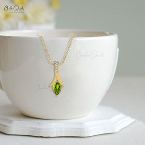 Collier de mariage élégant en or massif 14 carats avec pendentif à double pierre de naissance en forme de poire de 6x4 mm en péridot et diamant délicat, vente en gros - Product Image 6