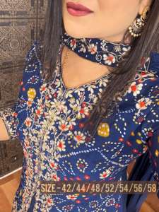 ชุดเดรสเจ้าสาวแบบดั้งเดิมทำจากกระจกสำหรับผู้หญิงชุดเดรสแต่งงานลาย pooja lehenga choli ชาติพันธุ์อินเดีย - Product Image 4