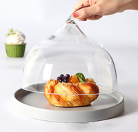 Vente en gros de dômes en plastique ronds modernes et uniques de 6 pouces avec base en bois pour gâteau