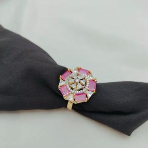 แหวนพลอยรูปตัวโฆษณาชุบทองที่สวยงามแหวนที่มีสไตล์ปรับได้สำหรับคอลเลกชันเครื่องแต่งกายงานแต่งงานและใช้งานได้ - Product Image 1