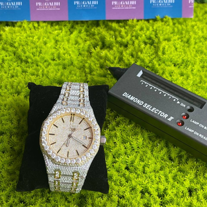 นาฬิกาอัตโนมัติสองสี iced OUT VVS Moissanite ตัวเรือนเพชรแปดเหลี่ยมขอบสีทองสำหรับสุภาพบุรุษ - Product Image 3