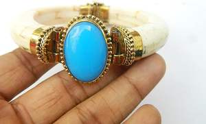 Hermoso brazalete de hueso con estilo hecho a mano con pulsera de latón y hueso y la mejor calidad de uso para mujeres de artesanía hecha a mano - Product Image 3