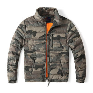 Veste d'hiver en duvet de camouflage pour hommes Manteau en coton épais avec peluche, chaud, décontracté, teint par technique unie. - Product Image 1