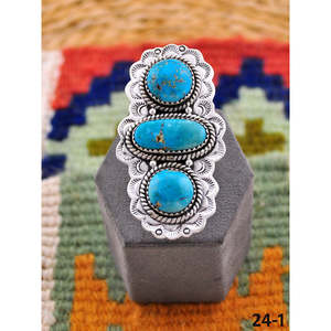 Bague ajustable artisanale en turquoise blanche et argent sterling, sertie de technologie d'incrustation par closure, pour cadeau - Product Image 1