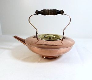 กาน้ำชาโลหะดีไซน์เนอร์เหมาะสำหรับตกแต่งบ้านผิวขัดมันและตกแต่งชาเพื่อวัตถุประสงค์ในการเสิร์ฟ - Product Image 4