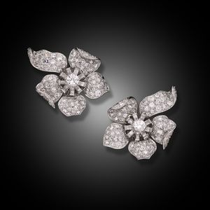 Elegantes Pendientes Florales con Baño de Rodio para Mujer, con Circonita Cúbica Pavé, Joyería de Lujo - Product Image 1