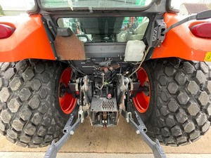 Tracteur Kubota M6040 60 CV – Tracteur utilitaire diesel 4x4 pour l'agriculture - Product Image 5