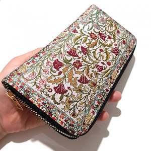 Lale Desenli Bracelets pour femmes No 0016 avec grande poche Accessoire élégant et pratique - Product Image 1