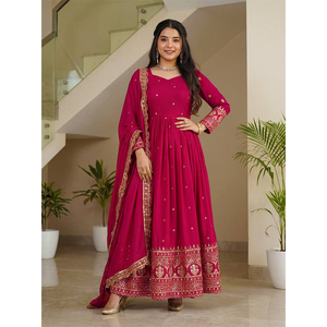 Prix raisonnable pour une tenue traditionnelle indienne de la meilleure qualité, magnifique soie Vichitra lourde avec broderie, costume Anarkali - Product Image 1