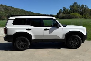 พร้อมจัดส่ง รถพวงมาลัยขวา/ซ้าย โตโยต้า แลนด์ ครุยเซอร์ 4WD ปี 2025 - Product Image 2