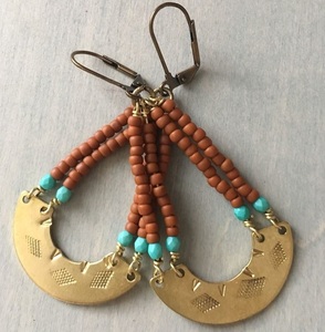 Impresionantes pendientes de cobre hechos a mano con pulido antiguo de trabajo tribal y estilo perfecto para eventos festivos - Product Image 2