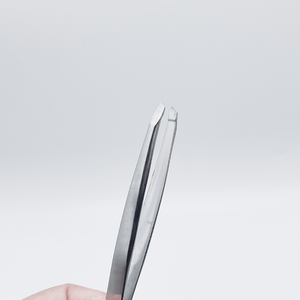 Pinzas para cejas de Punta inclinada de alta calidad con acabado de arena Diseño único - Product Image 6