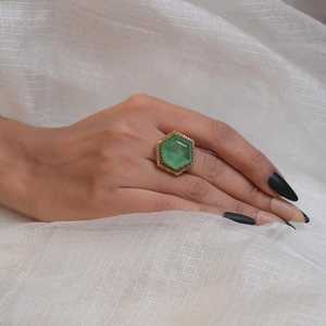 Anillo de Cóctel Hexagonal de Plata de Ley 925 con Piedra Verde y Diseño Vintage Chapado en Oro - Product Image 2