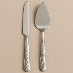 Juego de cuchillo y servidor de pastel de metal rústico con asas de rama de olivo esculpidas elegantes utensilios de postre para bodas con temática de naturaleza - Product Image 5