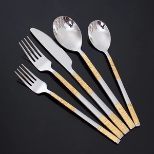 Elegante Juego de Cubiertos de Acero Inoxidable con Acabado Plateado y Mango Delgado para Comidas Familiares, Uso Diario, Fiestas y Recepciones - Product Image 6