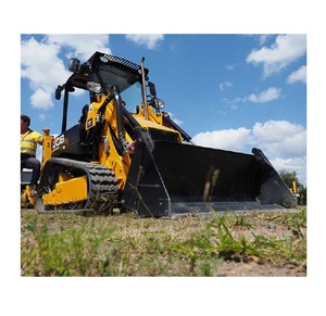 Le chargeur sur chenilles JCB 1CX de qualité supérieure offre une visibilité à 360 degrés et des commandes manuelles pour des excavations précises. - Product Image 1