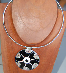 Colgantes de acero inoxidable con concha marina, joyería de concha marina, colgantes redondos de acero inoxidable con diseño artístico, tamaño 60mm - Product Image 4