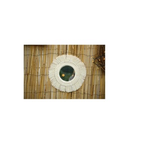 Miroir mural suspendu en macramé tissé à la main avec perles pour décoration intérieure moderne de style bohème - Product Image 1