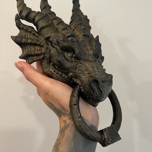 Heurtoir de porte rond doré décoratif idéal pour l'entrée de la maison, le bureau, le patio de l'hôtel et le jardin. - Product Image 4