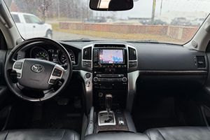 Toyota Land Cruiser 2013 d'occasion, moteur V8 5,7 litres, 4x4 permanent, différentiel central verrouillable, modifications tout-terrain - Product Image 4