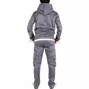 Venta caliente de los hombres gris sólido patrón Cargo bolsillo chándal reflectante tubería Sudadera con capucha pantalones de chándal ropa de gimnasio superior e inferior para el invierno - Product Image 4