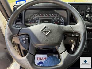 Camion-citerne à eau International MV607 2020 abordable de 15 175 litres - Cummins - Automatique - Réservoir propre - 5 buses de pulvérisation - Product Image 5