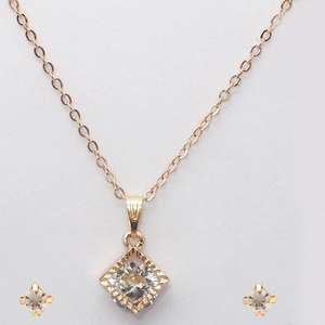 Ensemble de pendentifs en pierre de zircone cubique blanche plaquée or Urthn 1203704A bijoux de mode pour femmes - Product Image 1