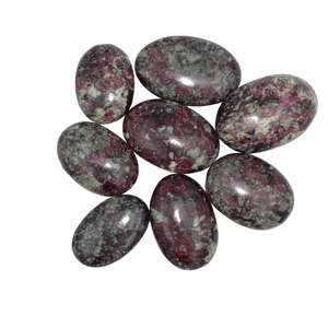 Pierre de palmier en eudialyte naturelle |   Diamant en cristal poli à la main pour la méditation, l'énergie des chakras, le Reiki et la vente en gros - Product Image 1